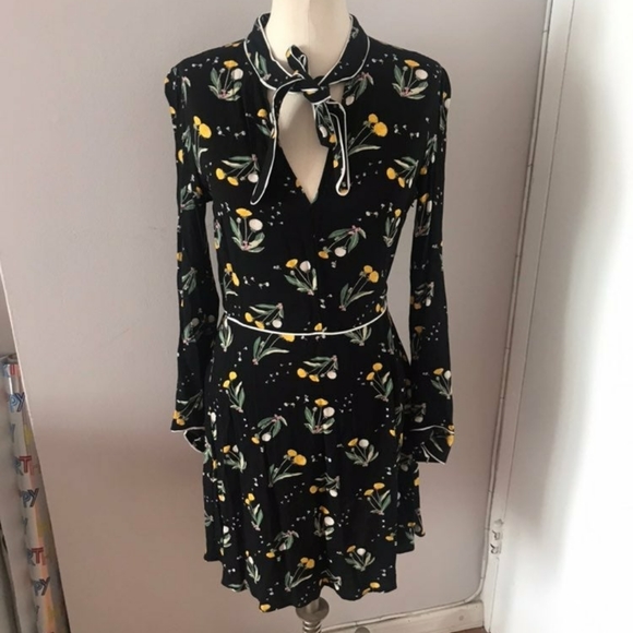 H&M Dresses & Skirts - H&M Floral Dandelion Tie Neck Dress